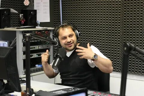 Радиостанций ведущий