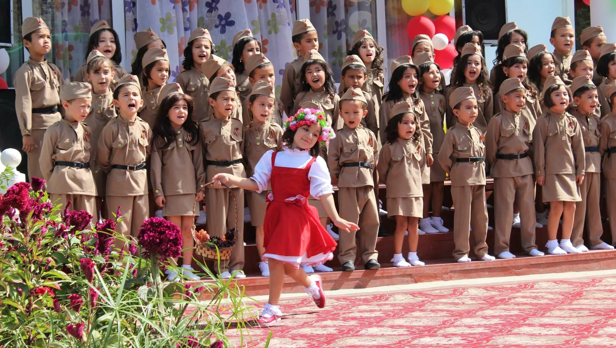 Песня смуглянка поют дети. Смуглянка дети Таджикистана. 9 Мая Узбекистан. 9 Мая Таджикистан. День Победы в Таджикистане.