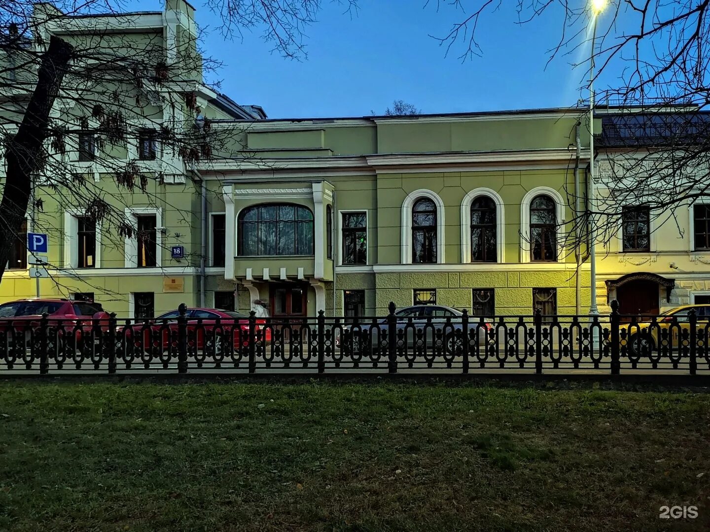 Тверской б р 2. Дом смирнова на тверском бульваре. тверской бульвар дом 18 строение 1. тверской бульвар 18 с 1 дом смирнова. тверской бульвар 18с2.