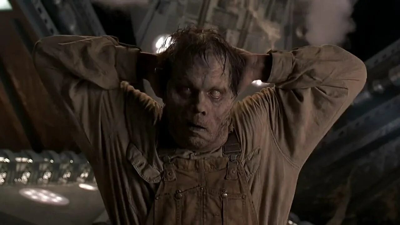 Люди в черном жук актер. Люди в черном жук актер. Люди в черном жук актер. Винсент д онофрио люди в черном 1997. Люди в черном жук актер.