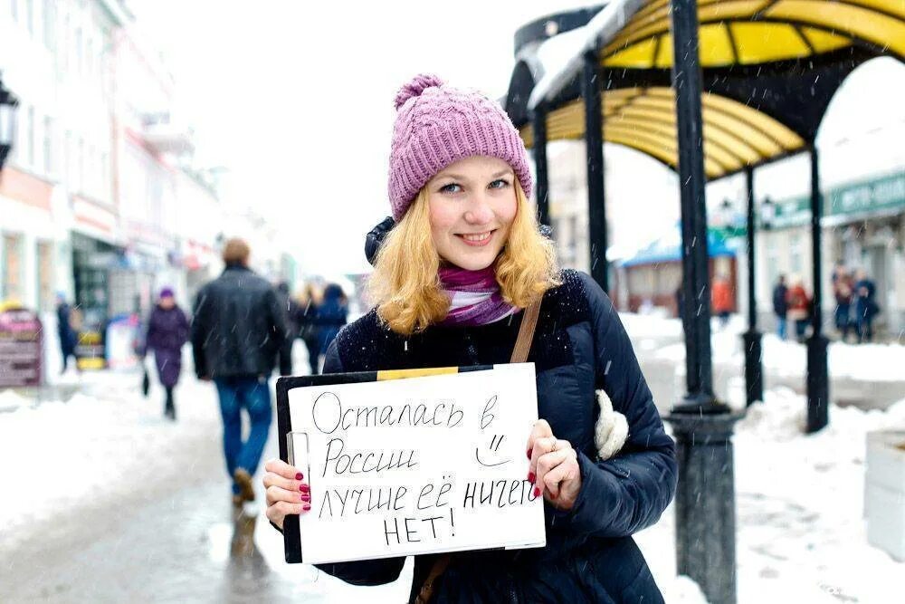 Переехать в мае. Эмигранты из России. Люди уезжают из города. Русские мигранты за границей. Уехавшие из России.