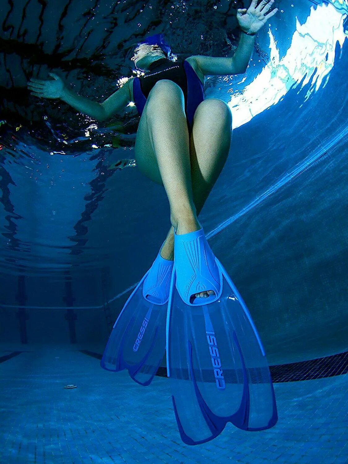 Моноласта arena. Девушка в ластах и маске. Девушка в ластах. Моноласта для плавания. Девушка в ластах.