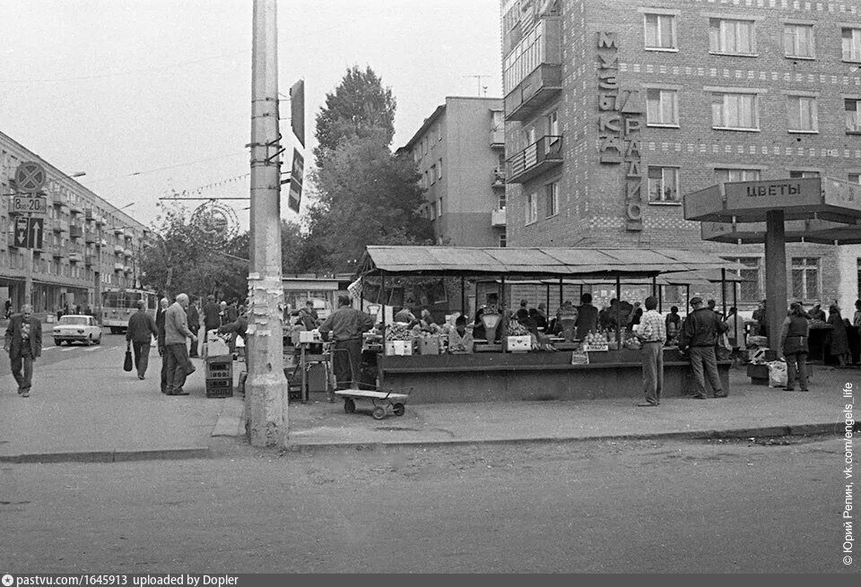 Энгельс 1991. Энгельс старый город. Улица Горького город Энгельс. Энгельс СССР город. Энгельс 1990 год.