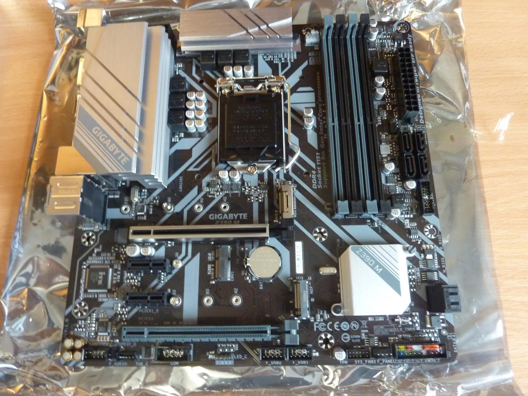 Gigabyte z390 m gaming. Материнская плата gigabyte z390m. Материнская плата gigabyte z390m. Материнская плата gigabyte z390 aorus pro. Материнская плата z390.