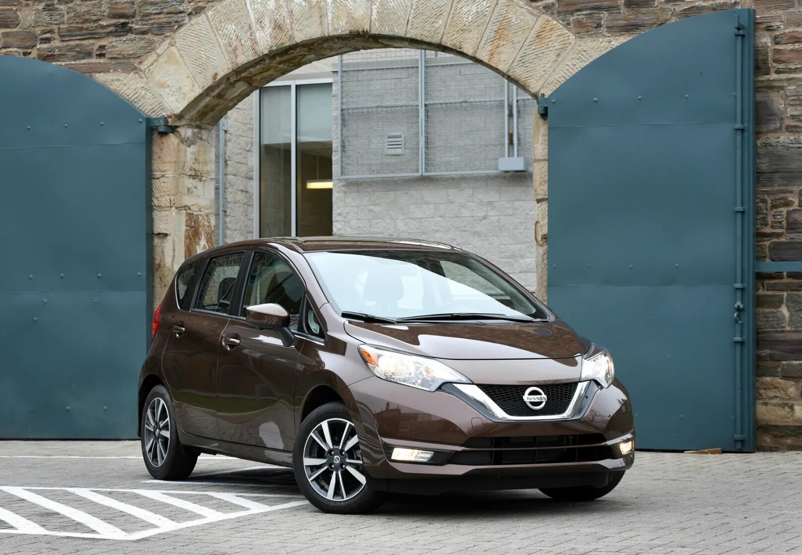Nissan versa note (2018). Nissan note 2017. Nissan note nismo 2017. Ниссан ноут 2017г. Ниссан note 2017.