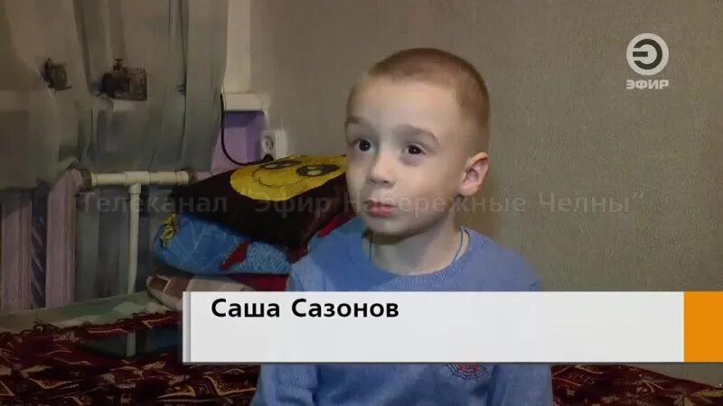 больной ребенок. ребенок вызвал скорую маме. ребенок комиссия врачей. фельдшера на вызове в квартире. мама и дочка.