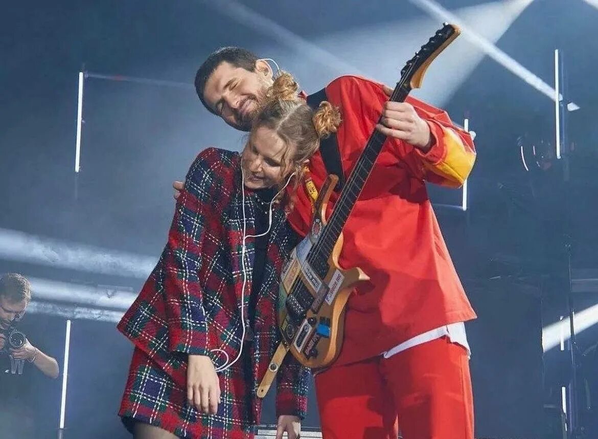 Нойз мс и монеточка. Монеточка и нойз. Noize mc монеточкой. Нойз мс и монеточка. Чайлдфри монеточка noize mc.