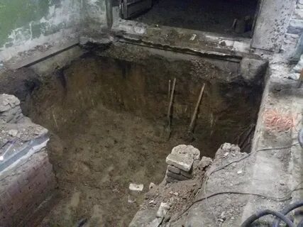 Яма залитая