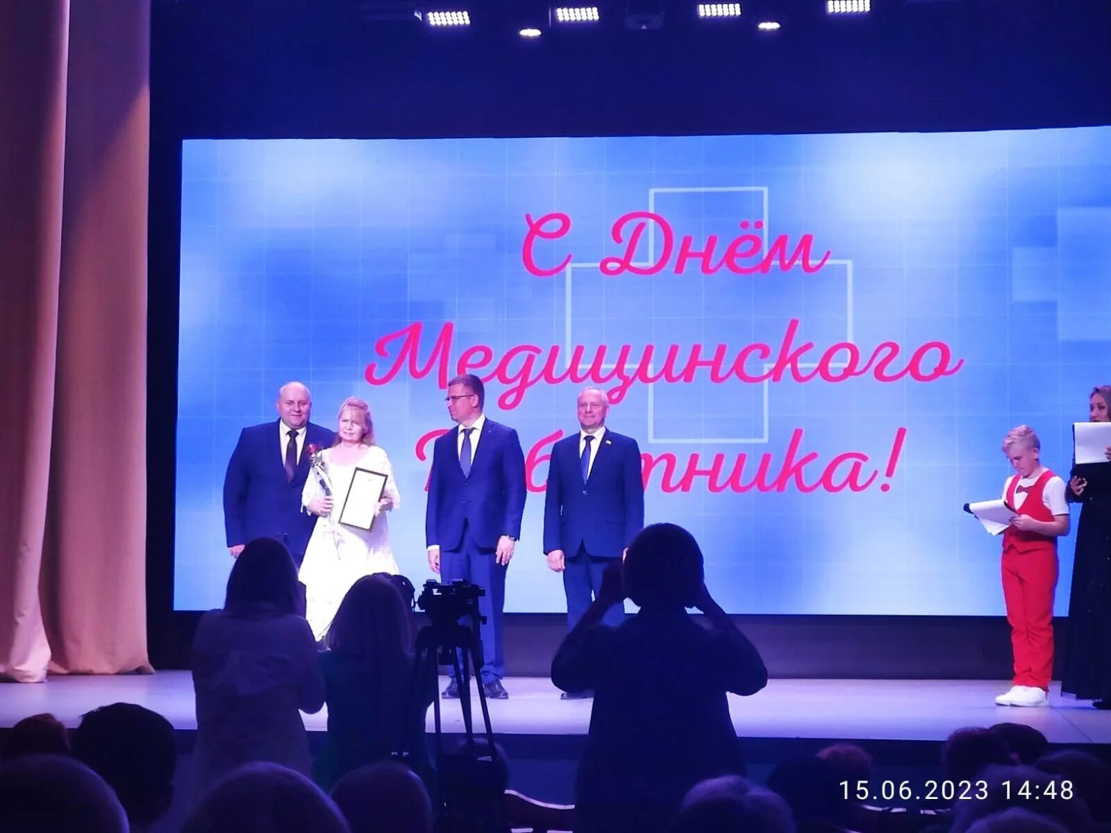 С днем работника 2025. С днем медработника. день медика 2025. день медицинского работника в 2025. поздравления с днём медицинского работника 2025.