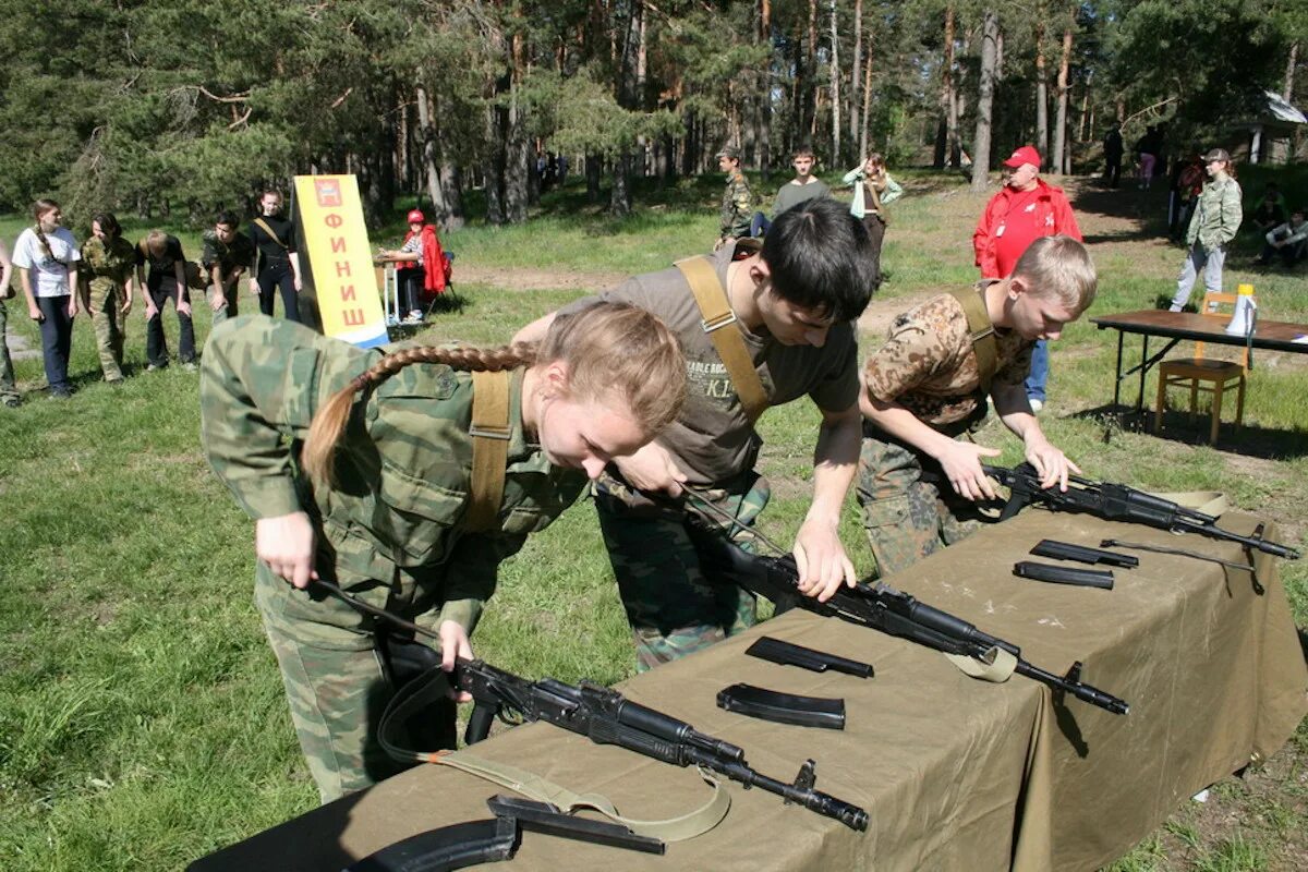 Военные мероприятия в школе. Военно патриотический лагерь Зарница. Сестрорецкий рубеж Зарница. Лагерь Юнармеец Орленок. Военные спортивные состязания.