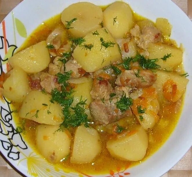 20 простых рецептов тушеной картошки с курицей