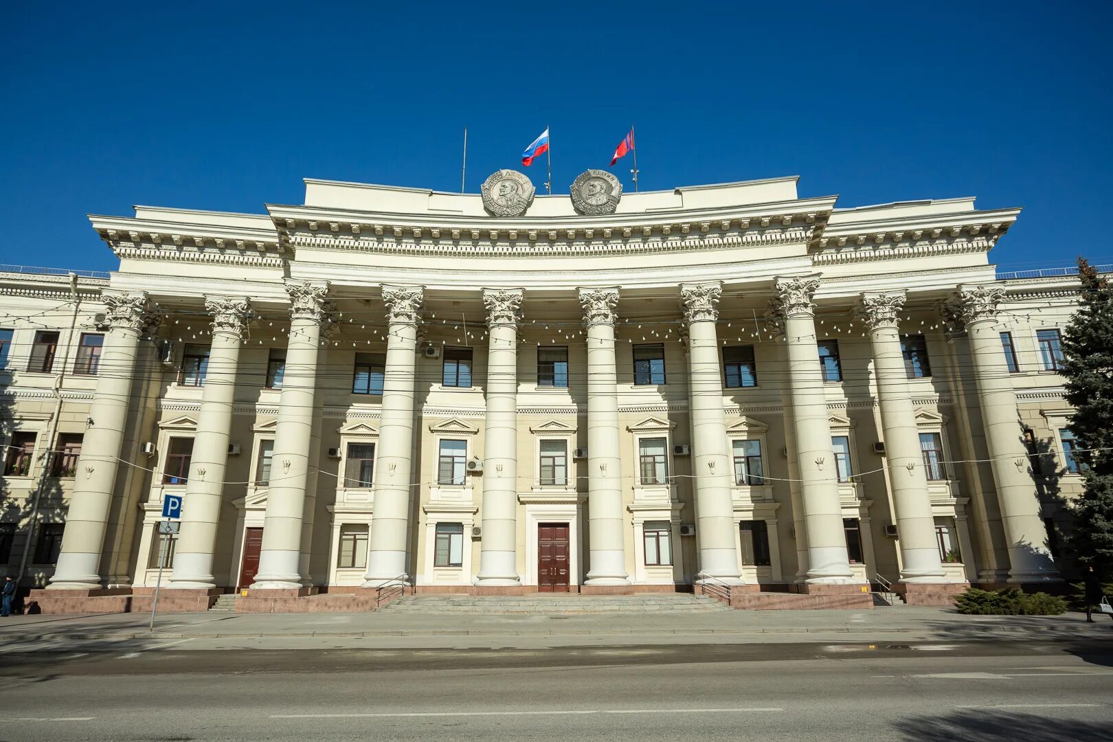 Сайт администрации волжского волгоградской. Здание администрации Волгоградской области. Областная администрация Волгоградской области. Здание областной администрации Волгограда. Здание правительства Волгоградской области.