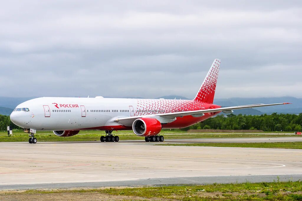 Боинг 777-300 Россия. Самолет Боинг 777-300. Аэробус 777-300. Самолет Боинг 777 Аэробус.