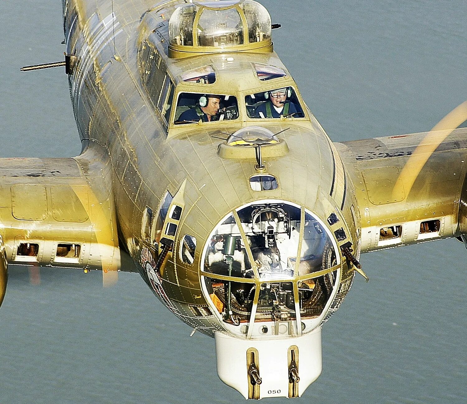 B-17g Flying Fortress. Самолет б-17 летающая крепость. Бомбардировщик b-17g. B 17 бомбардировщик. Б 29 ростов