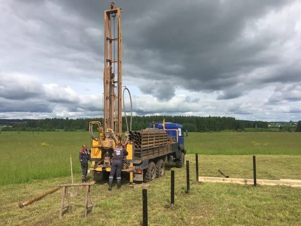 Бурение на воду нижегородская область. Бурение скважин. Буровая на воду. Разведочное бурение. Бурение разведочных скважин.