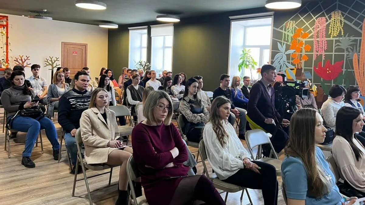 День студента в курске фото. Студенты курск. Скорбящая мать чикола. День студента в курске. "курские студенты день студента".