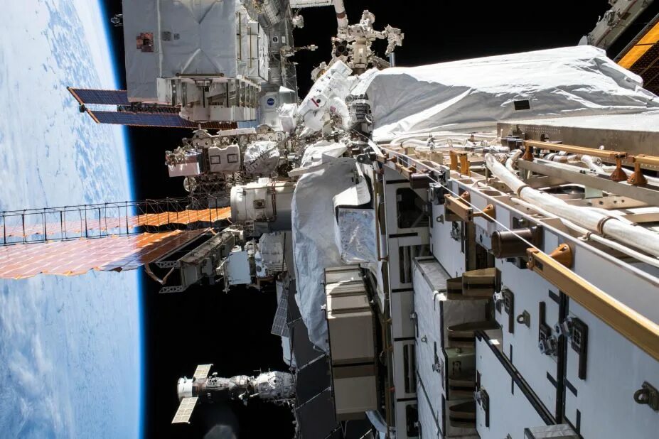 Space station. Международная Космическая станция МКС. Международная Космическая станция ISS. Пирс (модуль МКС). Космическая орбитальная станция МКС.