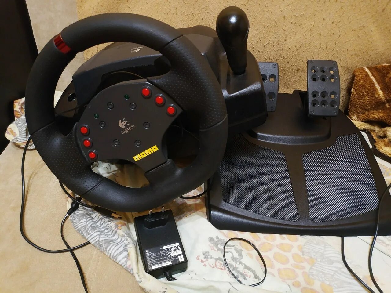 Логитеч момо. Логитеч момо руль. игровой руль logitech momo racing. momo racing комплектация. logitech momo racing комплектация.