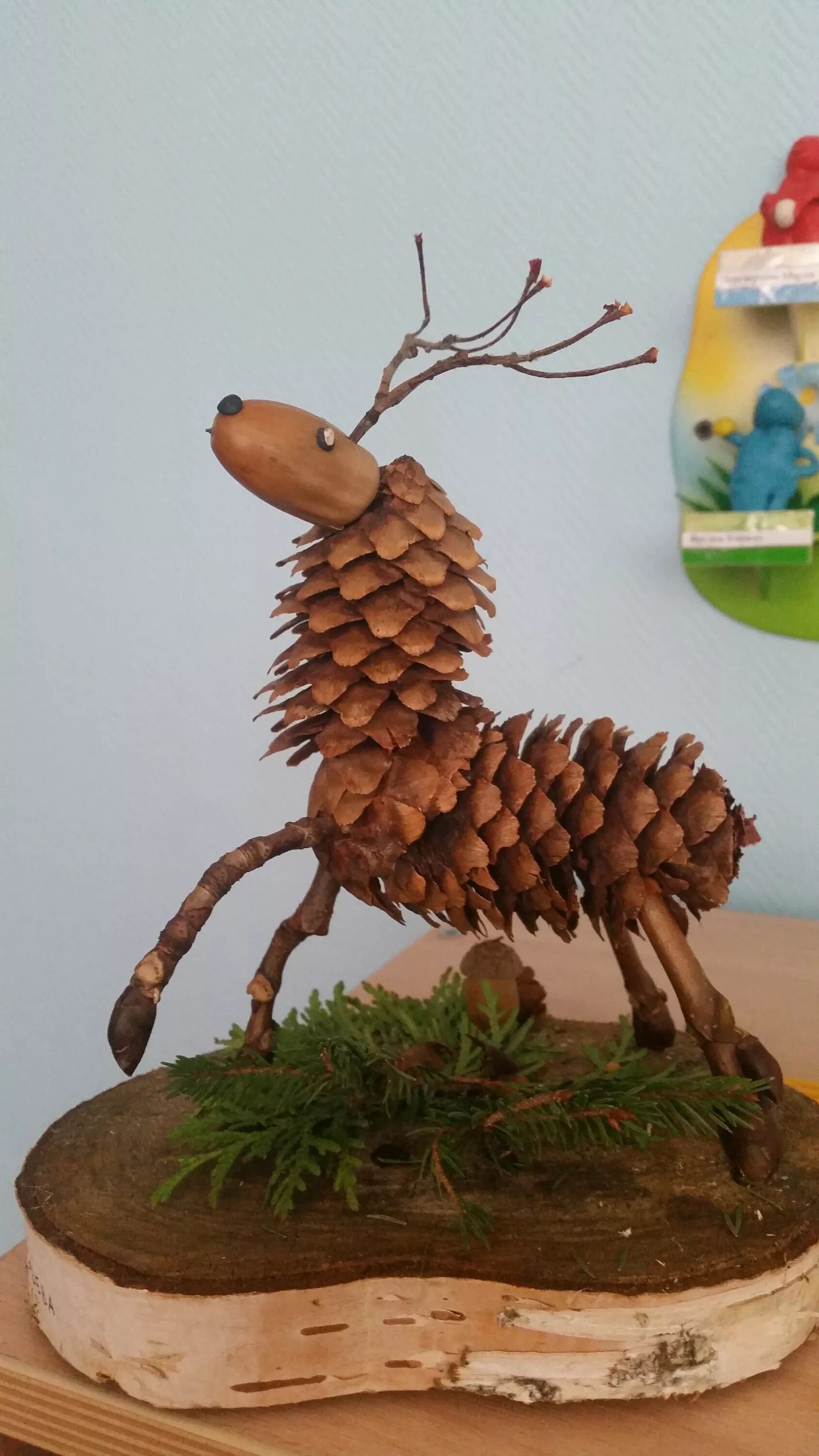 Поделка из шишки. Поделка белка из природного материала. Поделки из шишек. Поделки из природных материалов. Поделки из шишек для детей.