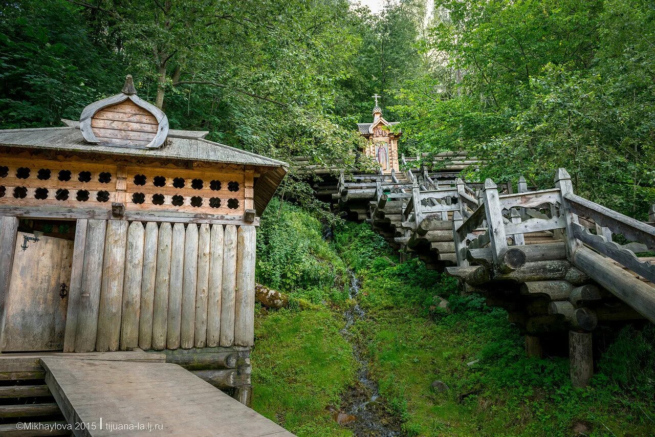 Источник святой ключ. Сергиев Посад Святой источник Сергия Радонежского. Родник Сергия Радонежского Гремячий ключ. Сергиев Посад Гремячий ключ Малинники. Сергиев Посад Святой источник Гремячий.