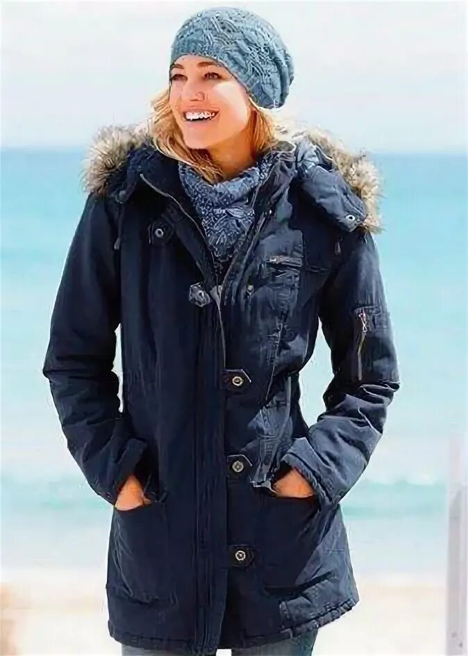 Hilfiger denim куртка женская. Парка резервед женская. Парка с синей подкладкой. Темно синяя парка мужская и шапка. Желтые ботинки с пуховиком.