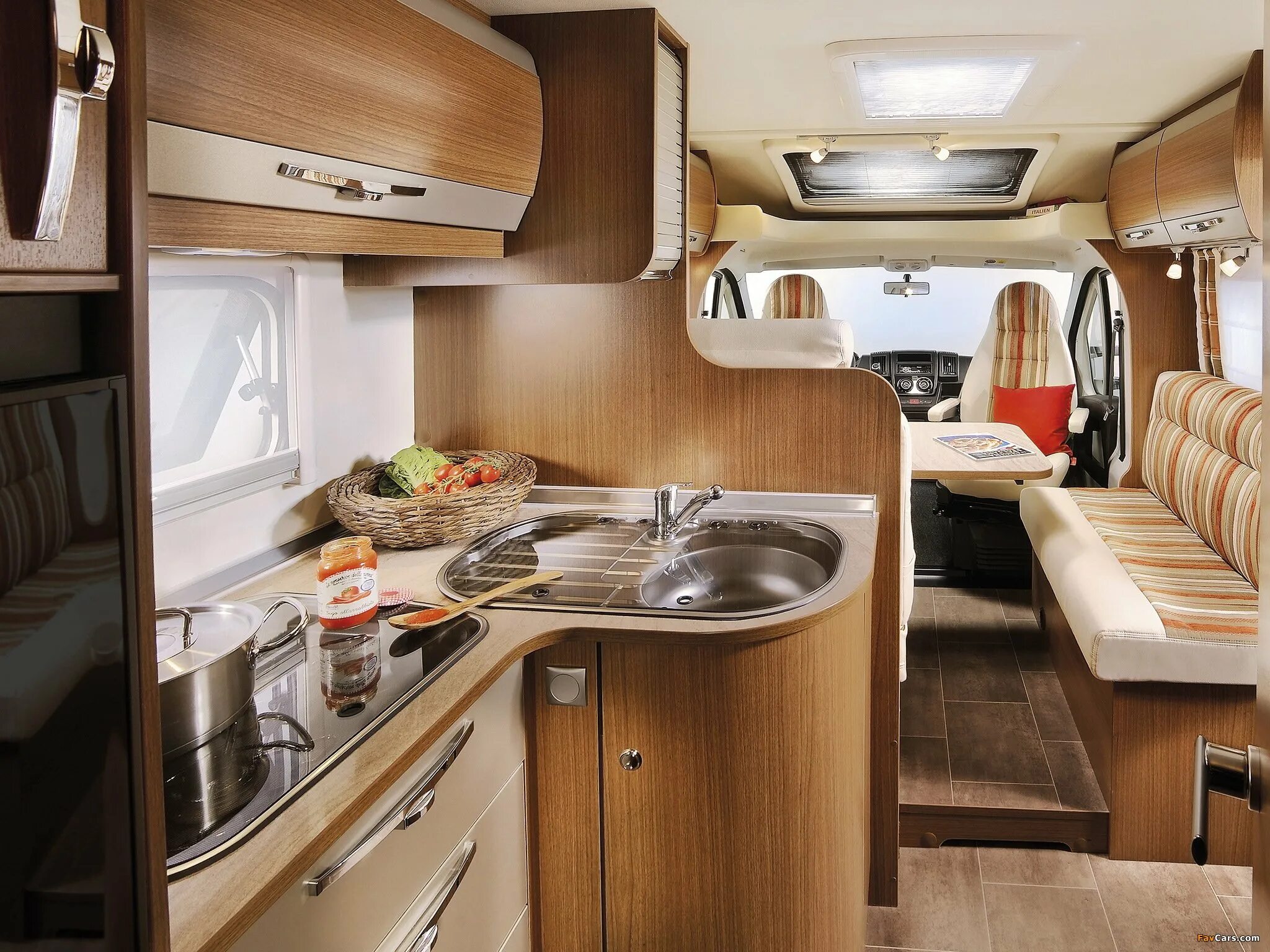 Как называется автодом. Автодом mercedes sprinter 6x6 bimobil. camper автодом. автодом airstream 2025. автодом hymer mercedes-benz sprinter.