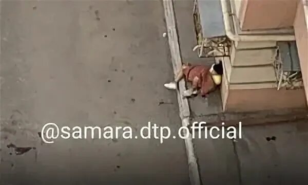 Выход на крышу многоэтажного дома. Мужчина выпал с 19 этажа воронеж. Выбросила ребенка из окна. Улица из окна. Тольятти многоэтажки.