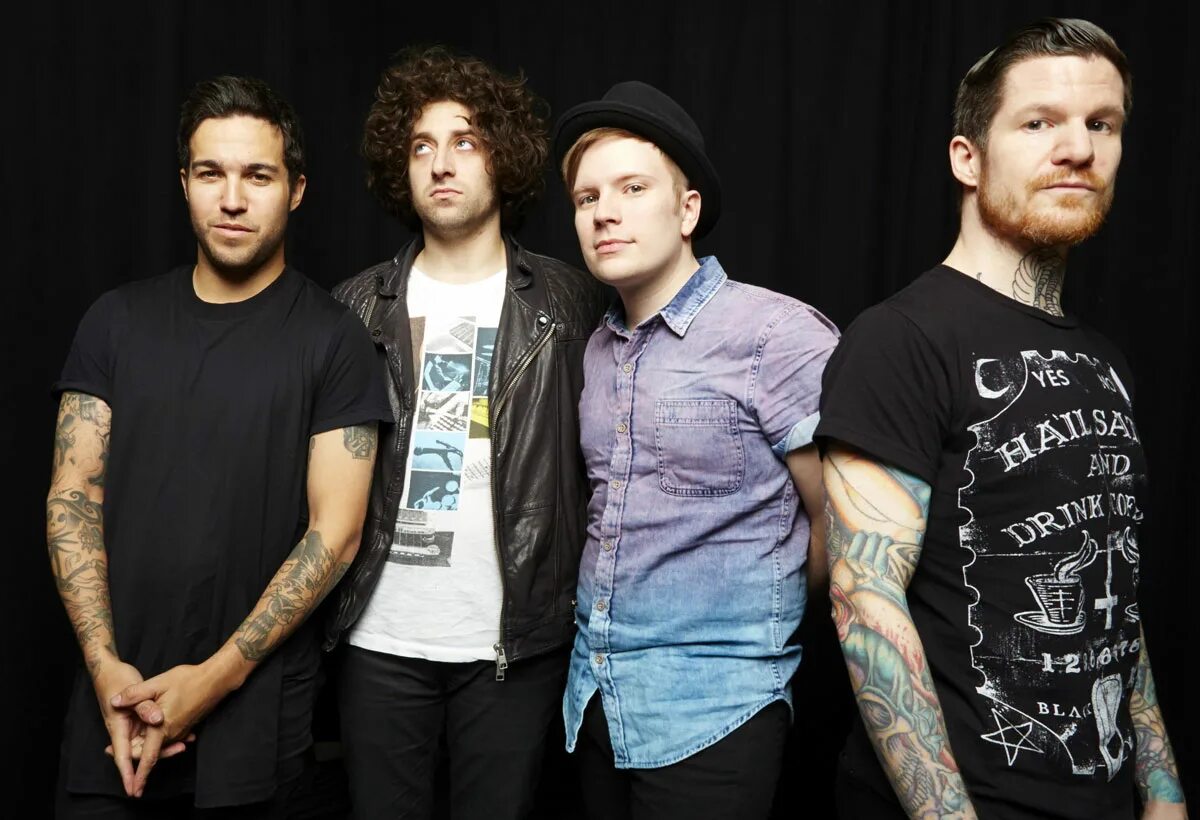 Fall in and out. Группа fall out boy. группа fall out boy 2025. fall out boy 2025. fall out boy участники.