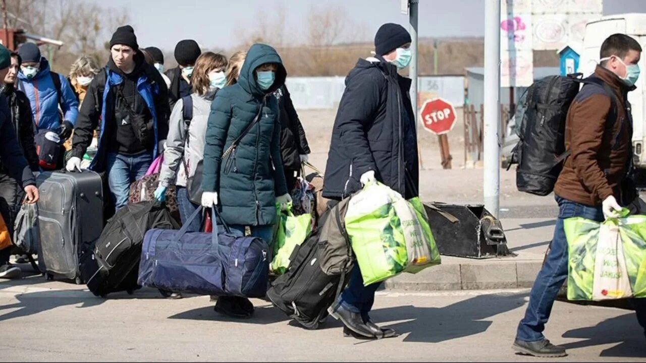 Мигранты массово уезжают из россии. Заробитчане из Украины в Польше. Мигранты Украины. Мигранты из Украины. Мигранты в Польше из Украины.