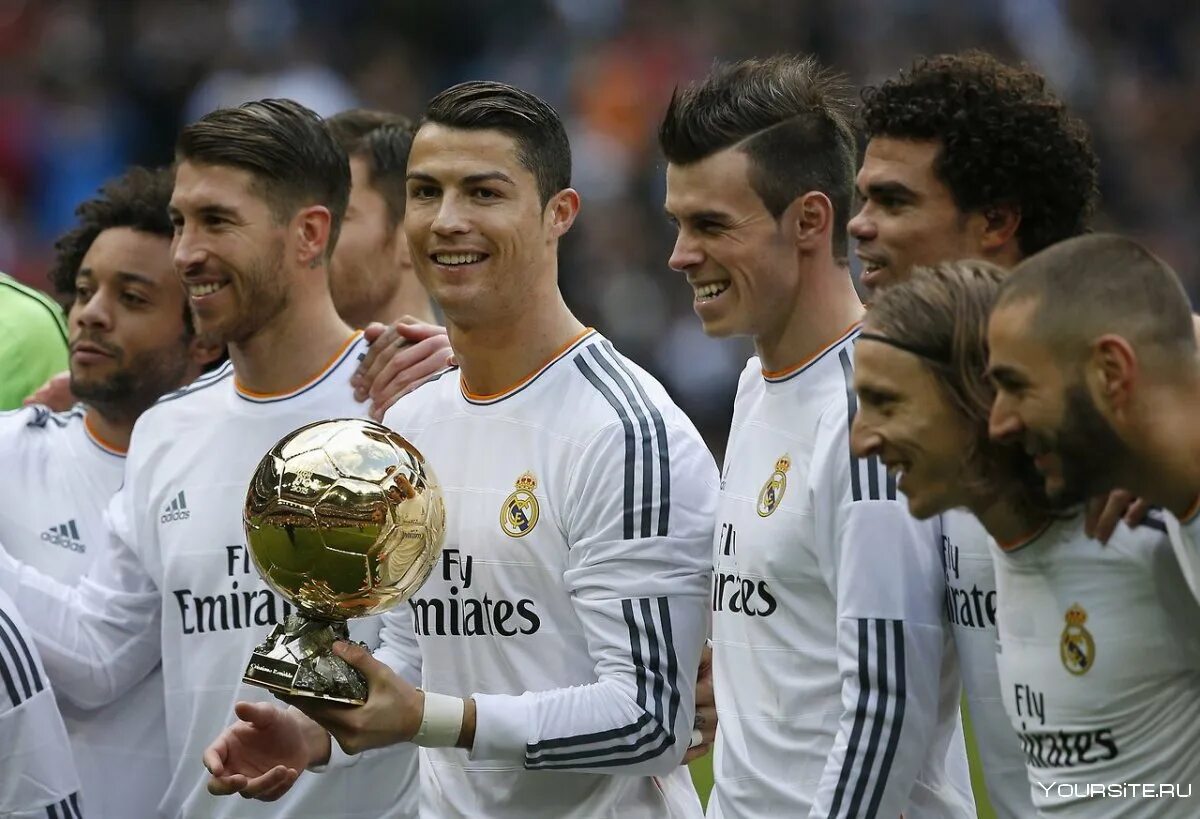 Cristiano Ronaldo real Madrid 2014. Реал Мадрид Роналдо с командой. Реал Мадрид Криштиану команда. Криштиану Роналду real Madrid.
