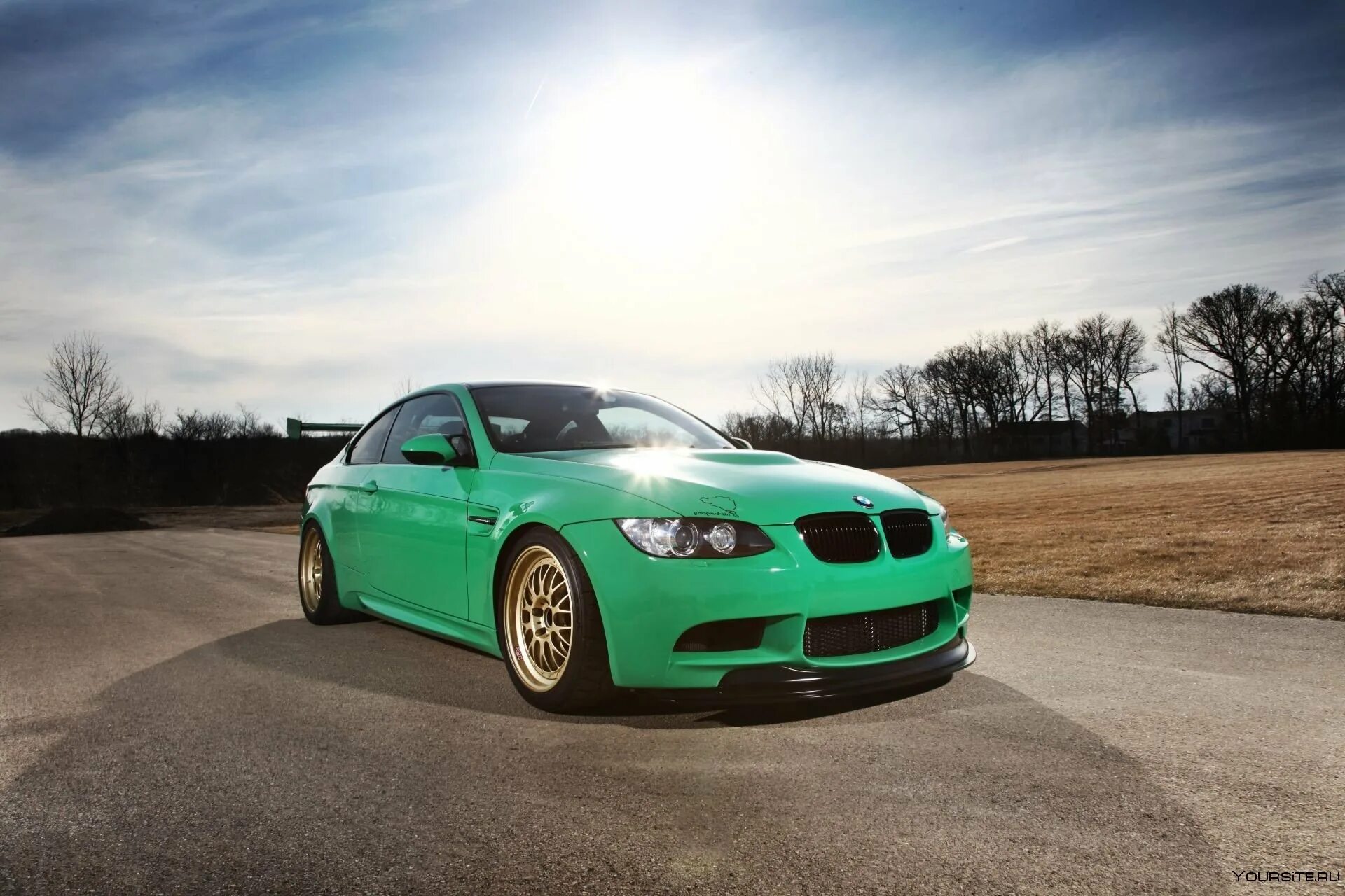 Зеленая машина фото. BMW e92 Green. BMW e92 зеленая. BMW m3 Green. BMW m3 Green Color.