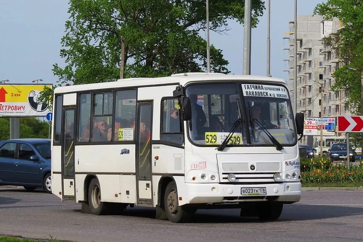 Автобус 529 павловск гатчина расписание на сегодня. 527 Автобус Гатчина. 529 Автобус Гатчина Павловск. Автобус Коммунар Гатчина. Автобус 529 Гатчина Павловск сейчас.