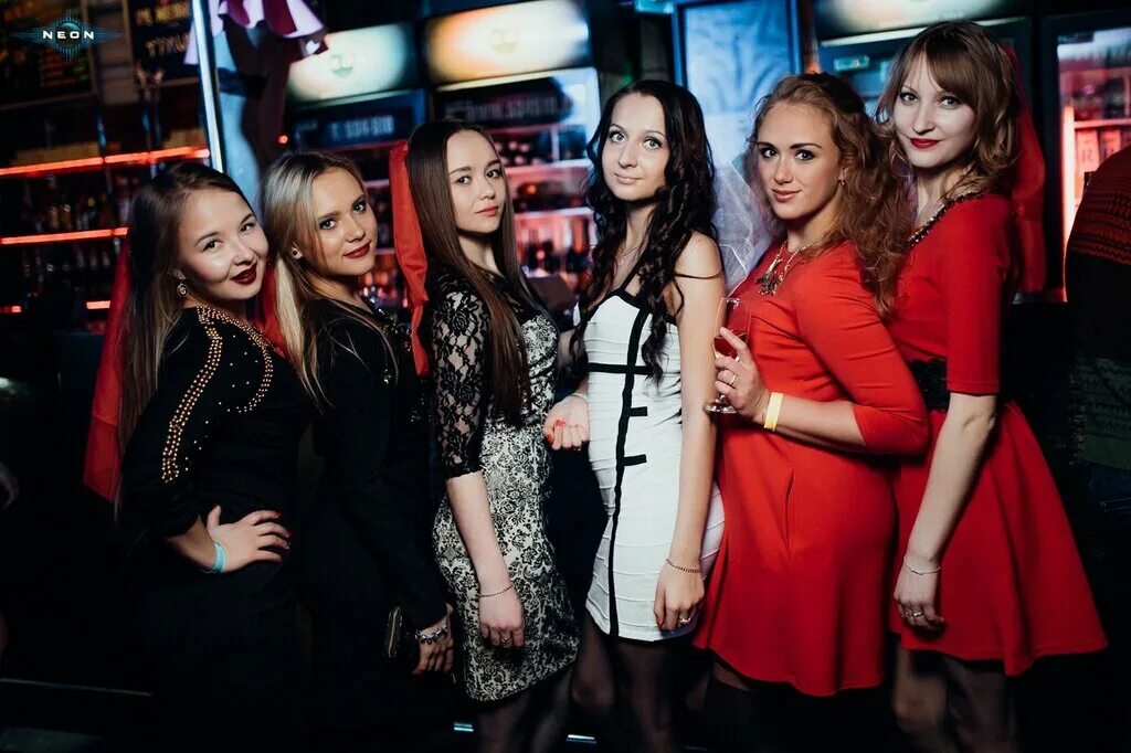 неон киров. неон равзлекательныйтентр. клуб неон киров. Neon чебоксары. рц неон киров.