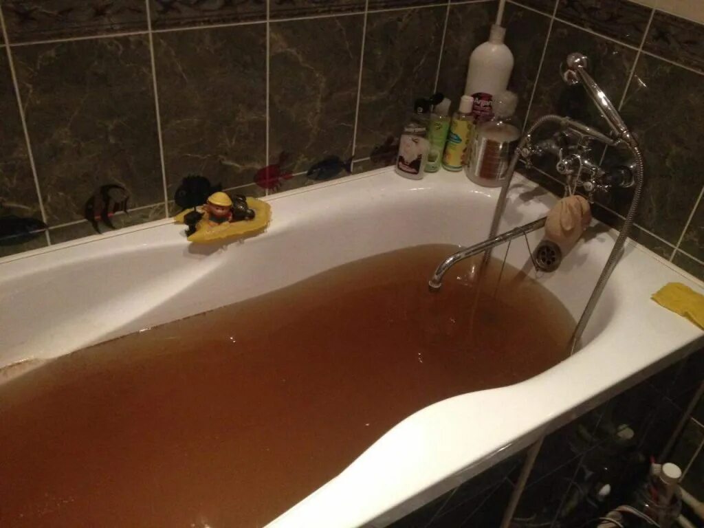Вода в ванне не уходит
