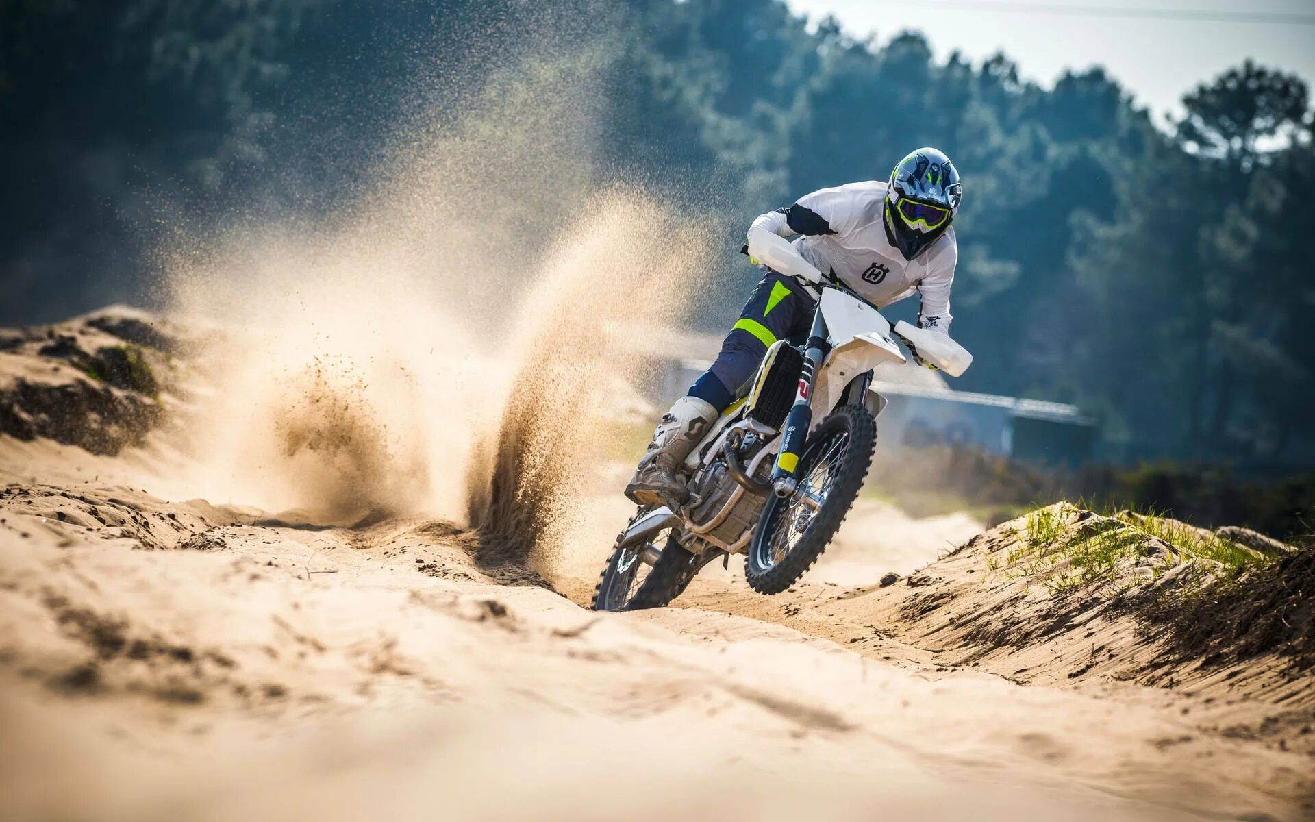 Motocross. Хускварна мотокросс. Мотокросс эндуро. Эндуро соревнования Хускварна. Husqvarna эндуро обои.