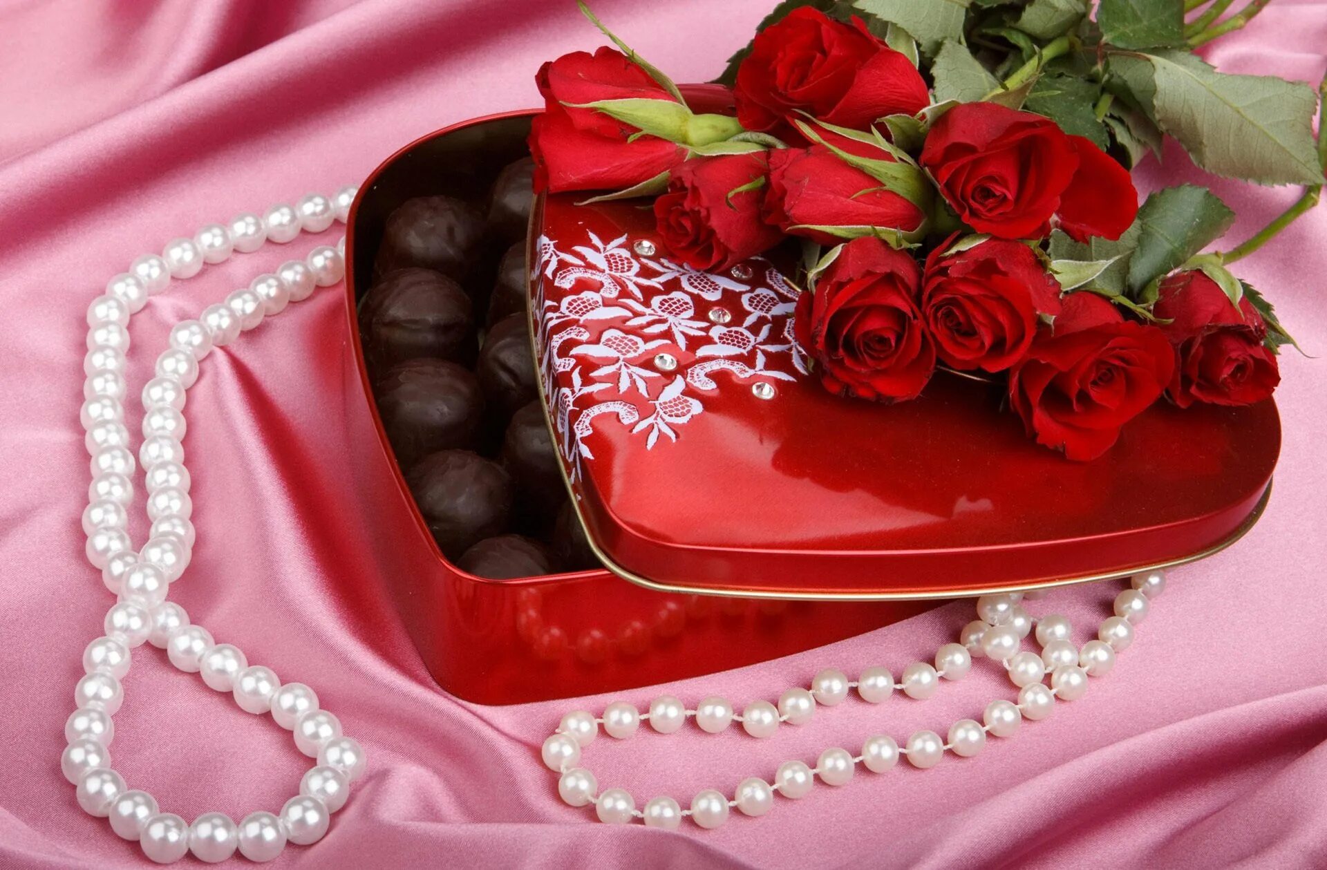 Поздравление на телефон любимой. Цветы с конфетами. Шоколадные конфеты и цветы. Шикарные цветы и конфеты. Красивые подарки для женщин.