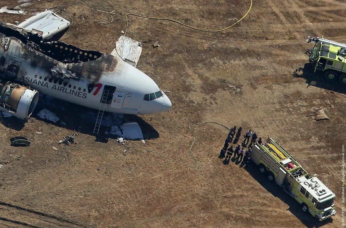Катастрофа боинг 777 в сан-франциско. Крушение самолета boeing 777. Боинг 777 сан франциско. Катастрофа боинг 777 в сан-франциско. Боинг 777 в сан франциско.