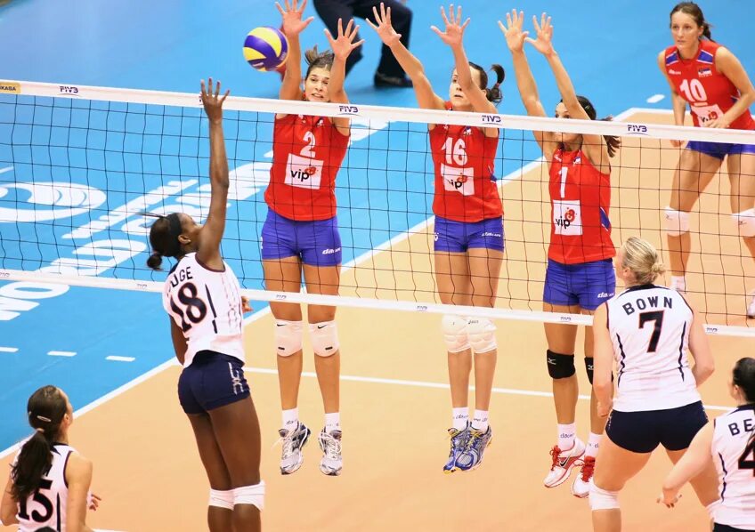 Блок в волейболе. Защита в волейболе. Блок в волейболе. Защита в волейболе. Техника двойного блокирования в волейболе.