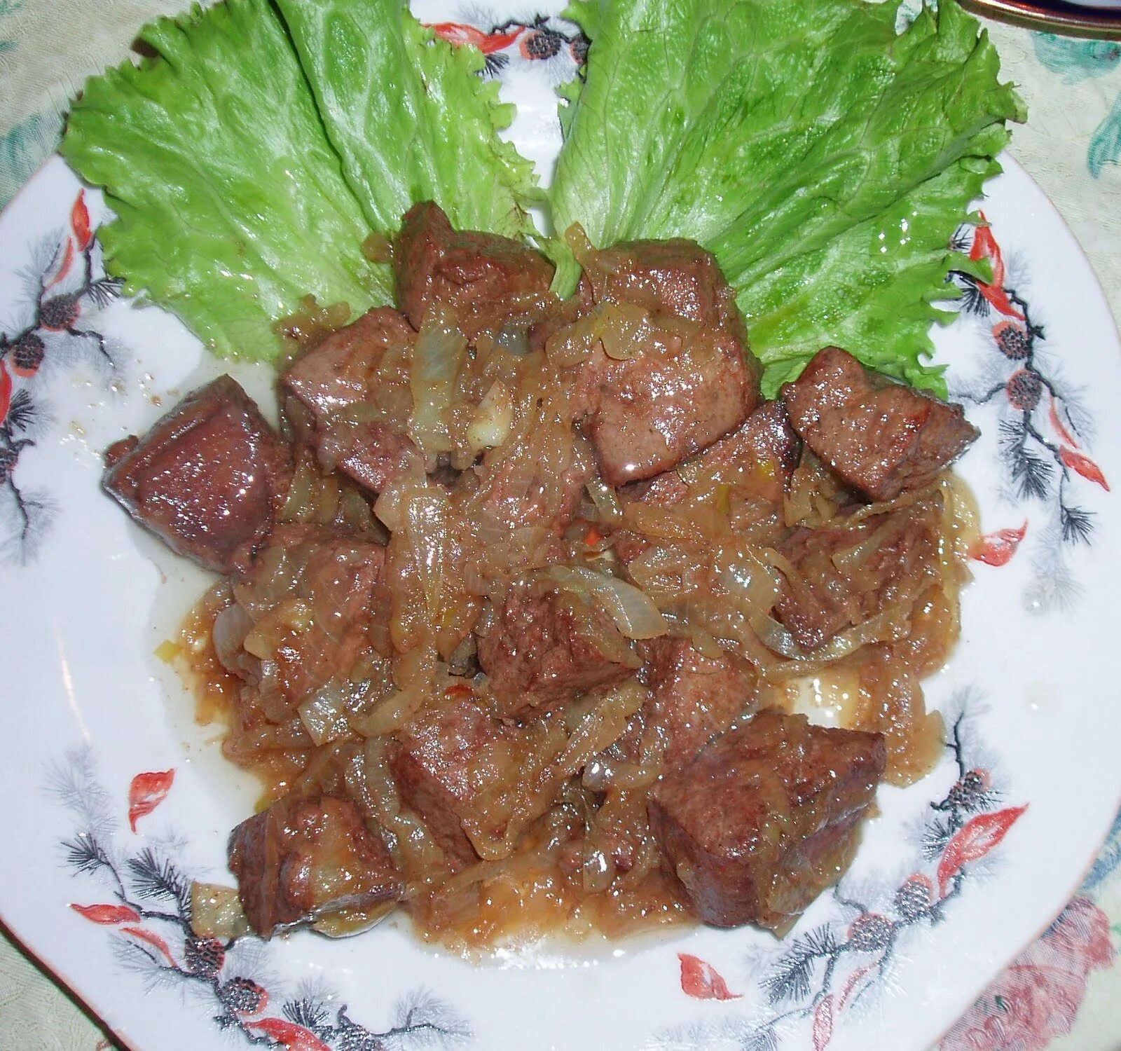 Оладьи из печени говяжьей. Как приготовить легкое и печень. Печень приготовленная. Как приготовить легкое и печень. Гуляш из куриных сердец.