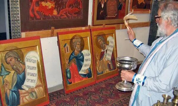 Как освятить икону дома. Освящение иконы. освящение иконы в церкви. икона освященная. как освятить икону в храме.
