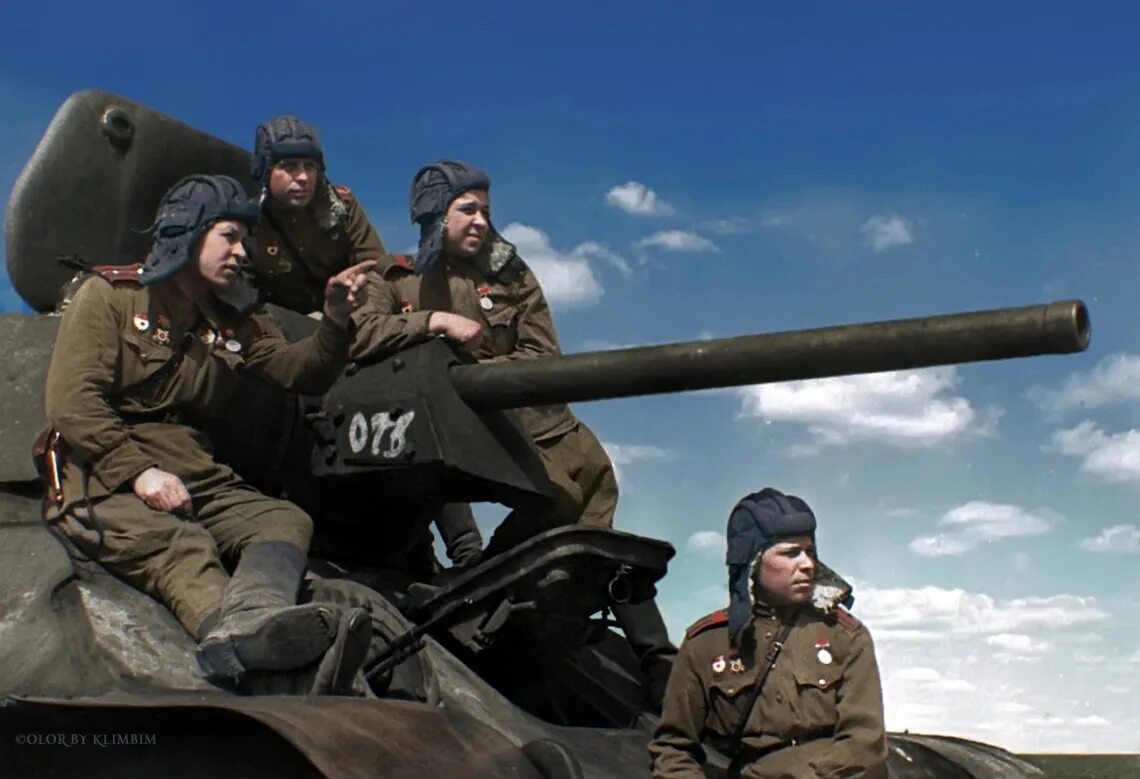 Экипаж про танки. Танкист т-34. Экипаж танка т-34. Экипаж т 34. Танкисты Советской армии 1943.