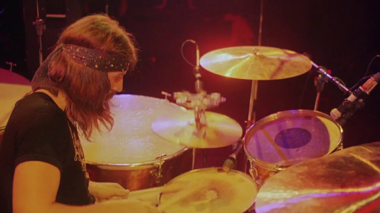 Джон Бонэм лед Зеппелин. 1. Джон Бонэм (led Zeppelin). John Bonham 1976. Led Zeppelin the Song remains the same 1976. Dick live