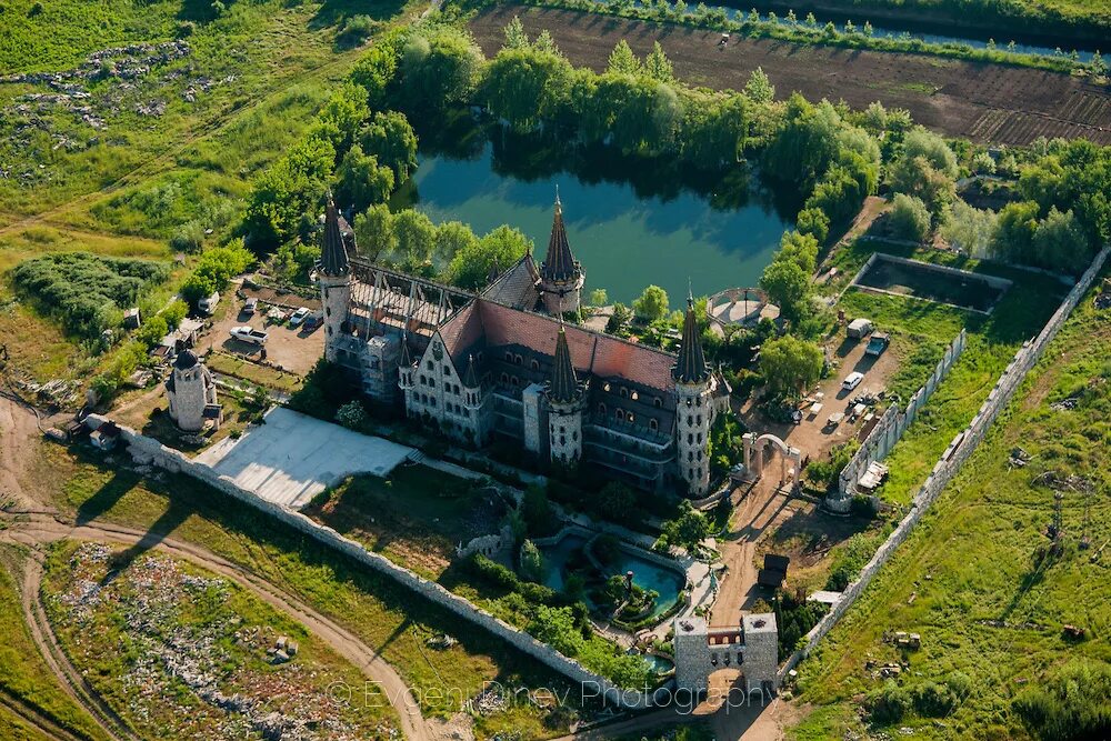 Равадиново замок Болгария. Замок Равадиново Созополь. Равадиново Болгария замок влюбленный. Замок влюбленный в ветер Болгария.