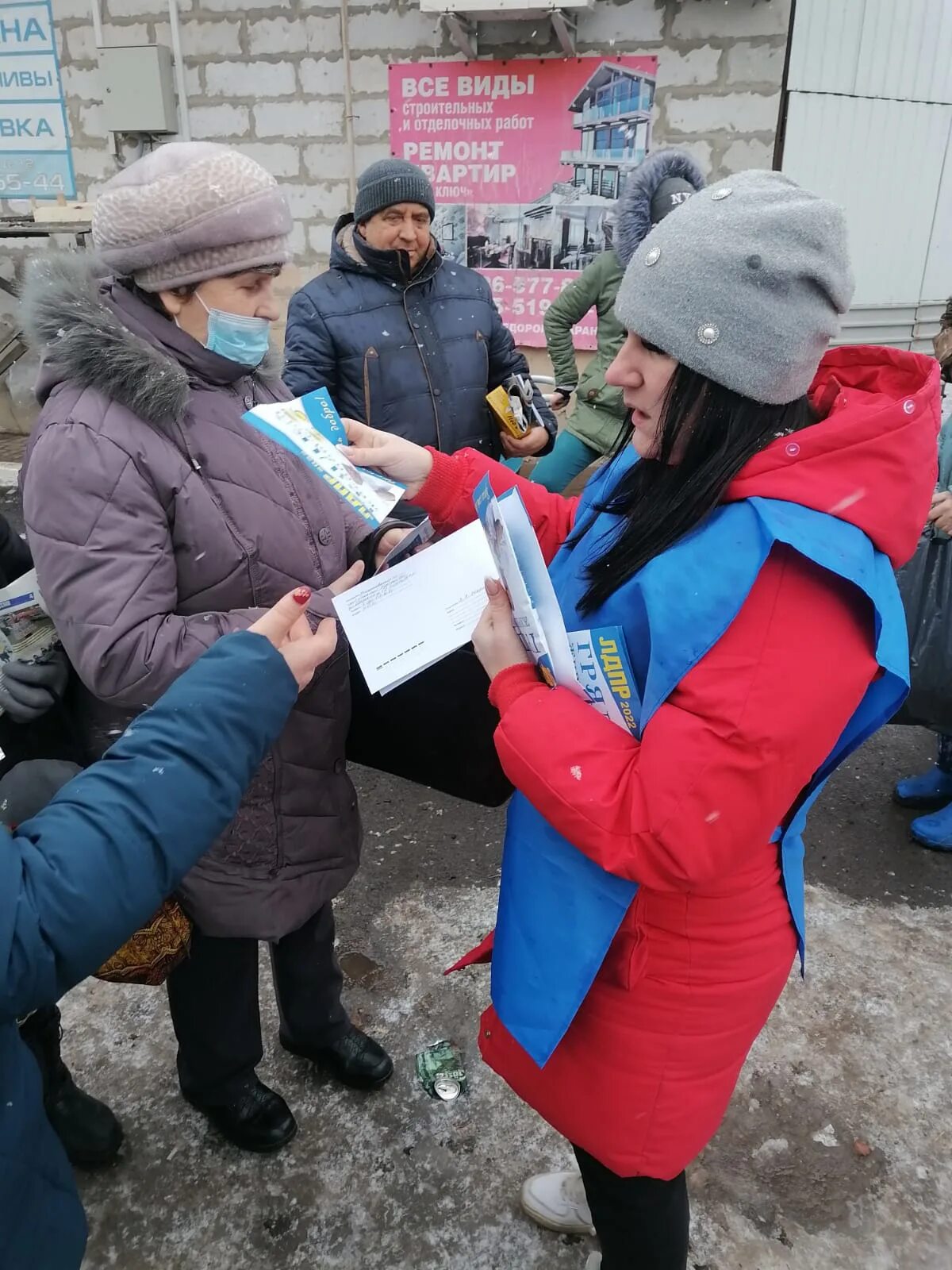 Приходьково хомутовский курская область. Хомутовка курская область обстрел сегодня ночью. Хомутовка курская область новости на сегодня. Эвакуация хомутовка. Пожар в гараже.