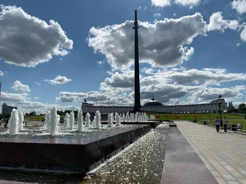 Смоленск поклонная гора. Поклонная гора 2023 год. Поклонная гора 2023 год. Парк победы на поклонной горе в феврале. Парк победы ледяной город 2022.