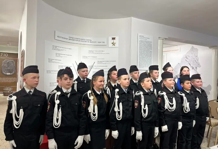 Кадетский класс в школе. Кадеты 27. Звания кадетов в школе. Кадеты в горке. Сопельник кадетство.