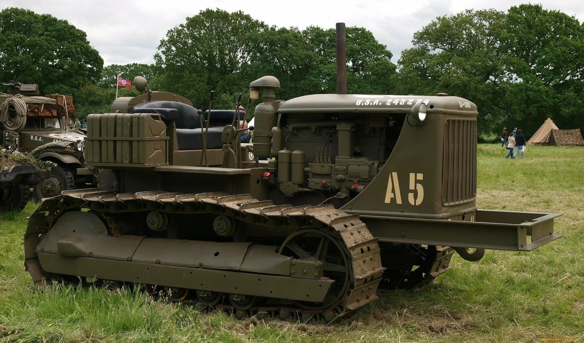 Тракторные войны. Американский трактор Катерпиллер. Caterpillar d7 1940. Caterpillar d7. Первый трактор Caterpillar.