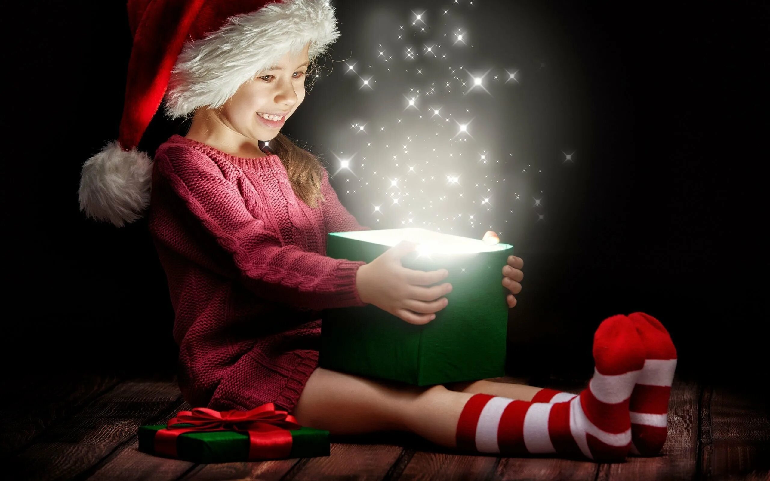 Предновогоднее чудо. Проверить новогоднюю мечту. Проверить новогоднюю мечту. Детские новогодние желания. Девочка новый год чудо.