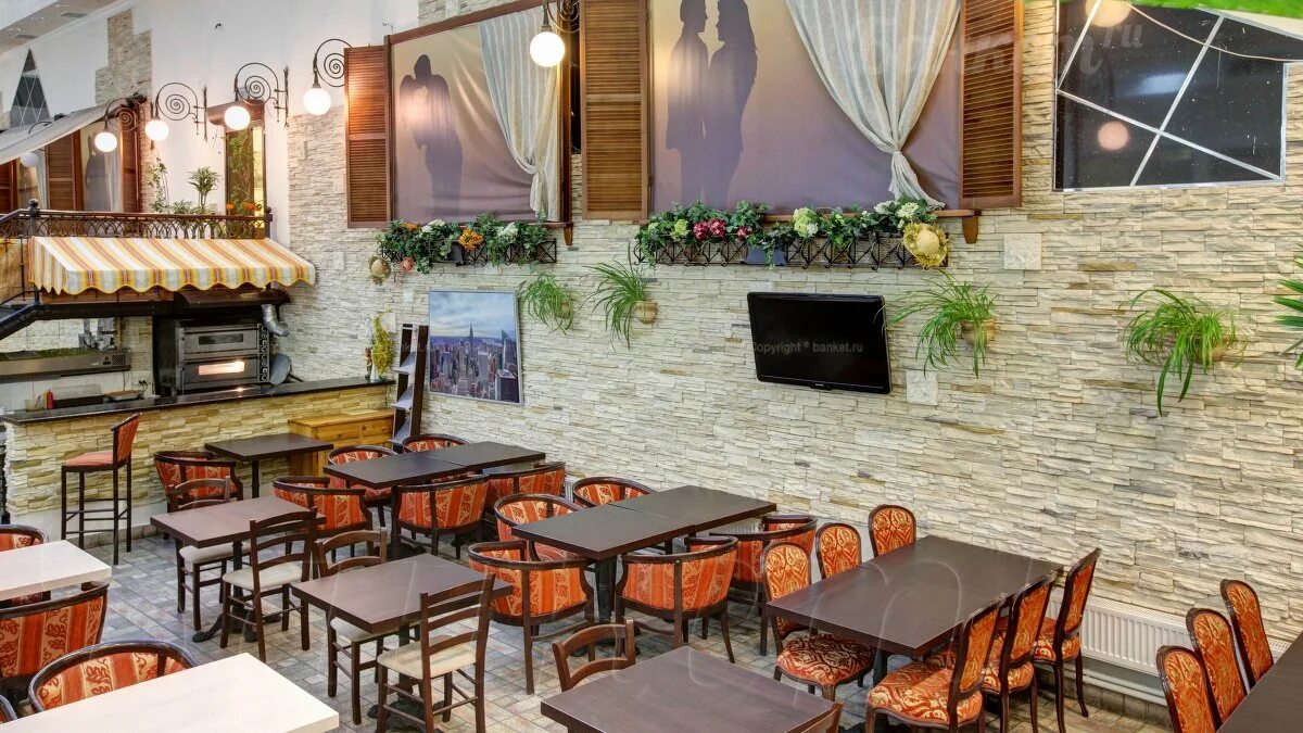 Ресторан итальянский дворик в энгельсе. Меню ресторана итальянский дворик в энгельс. Зал "итальянский дворик" павелецкая. Итальянский дворик меню. Итальянский дворик тамбов банкетный зал.