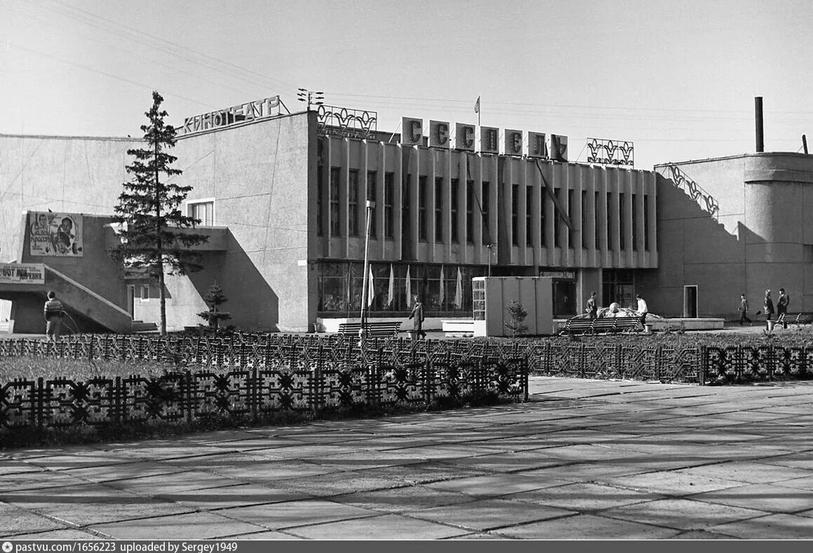 Театр имени сеспеля. Кинотеатр сеспеля в чебоксарах. старые чебоксары кинотеатр сеспель. театр юного зрителя чебоксары. кинотеатры чебоксар ссср.
